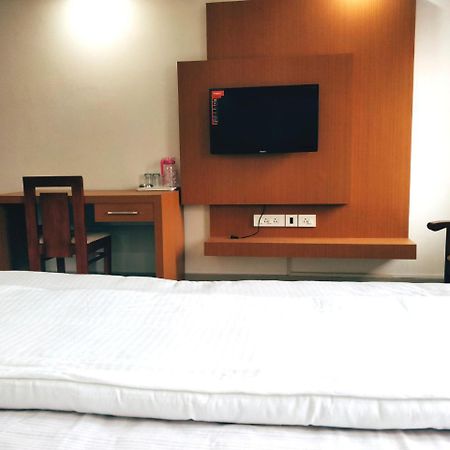 Prajapuri Hotel Thrissur Экстерьер фото