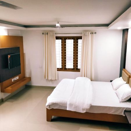 Prajapuri Hotel Thrissur Экстерьер фото