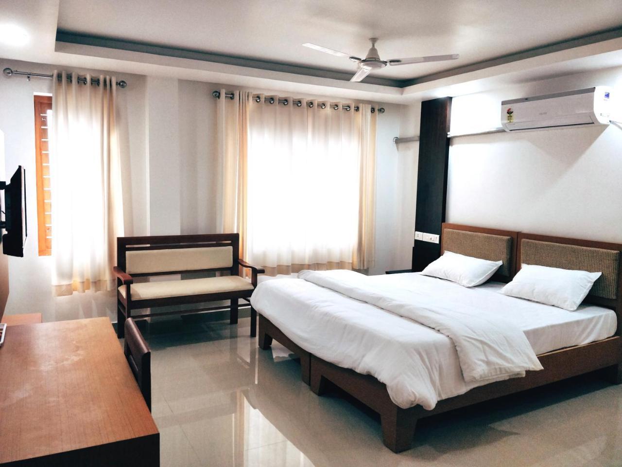 Prajapuri Hotel Thrissur Экстерьер фото