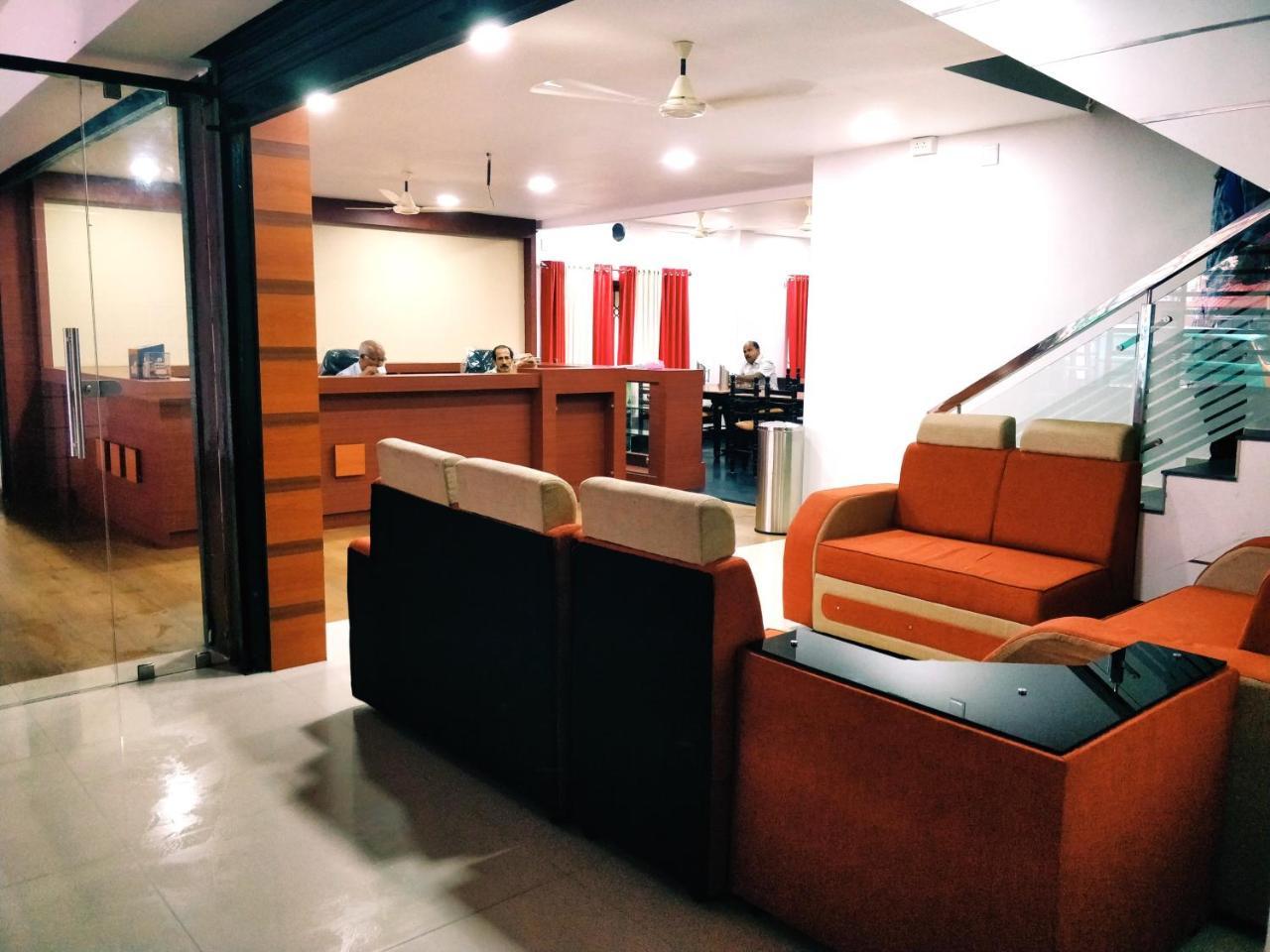 Prajapuri Hotel Thrissur Экстерьер фото