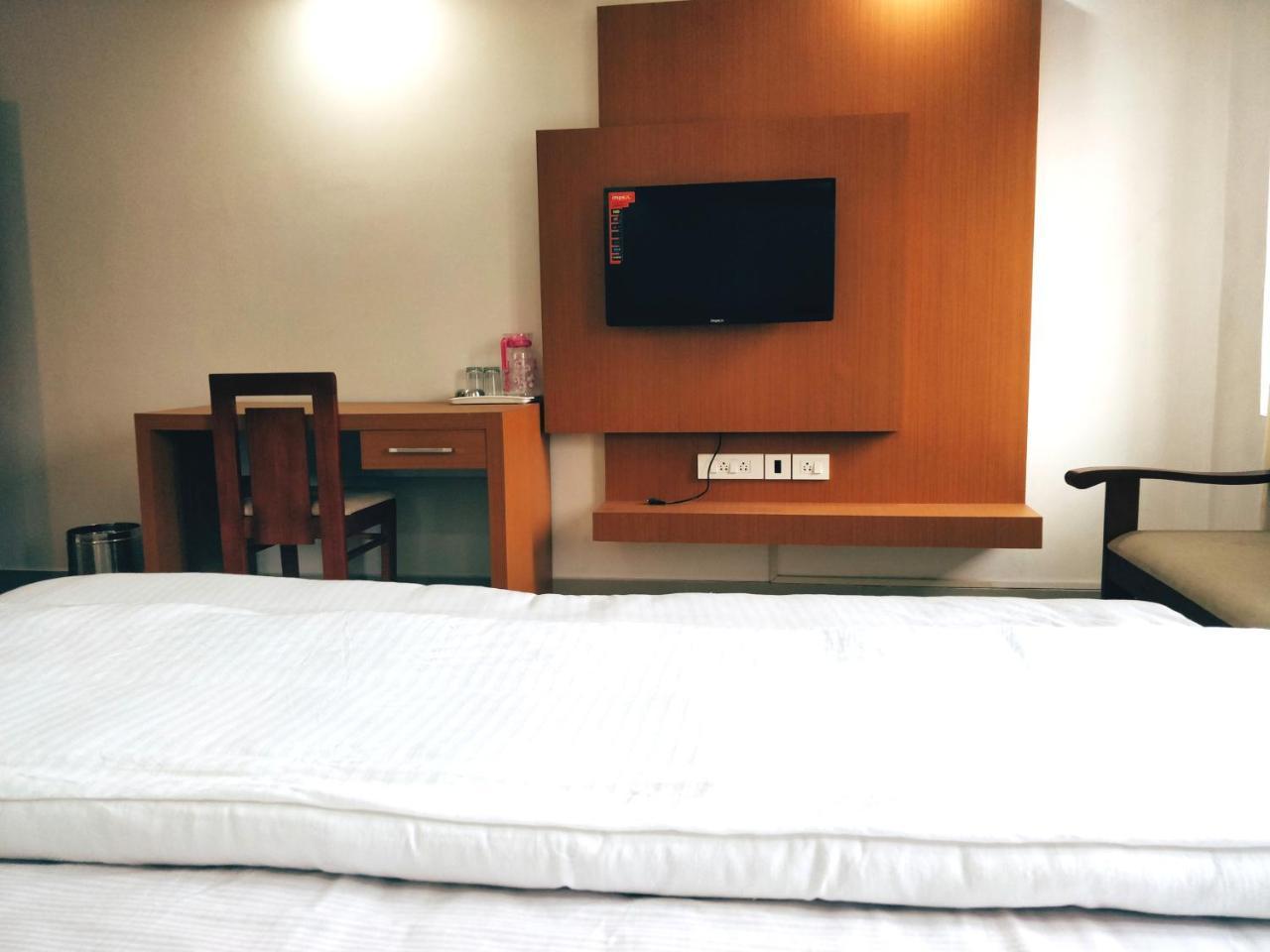 Prajapuri Hotel Thrissur Экстерьер фото