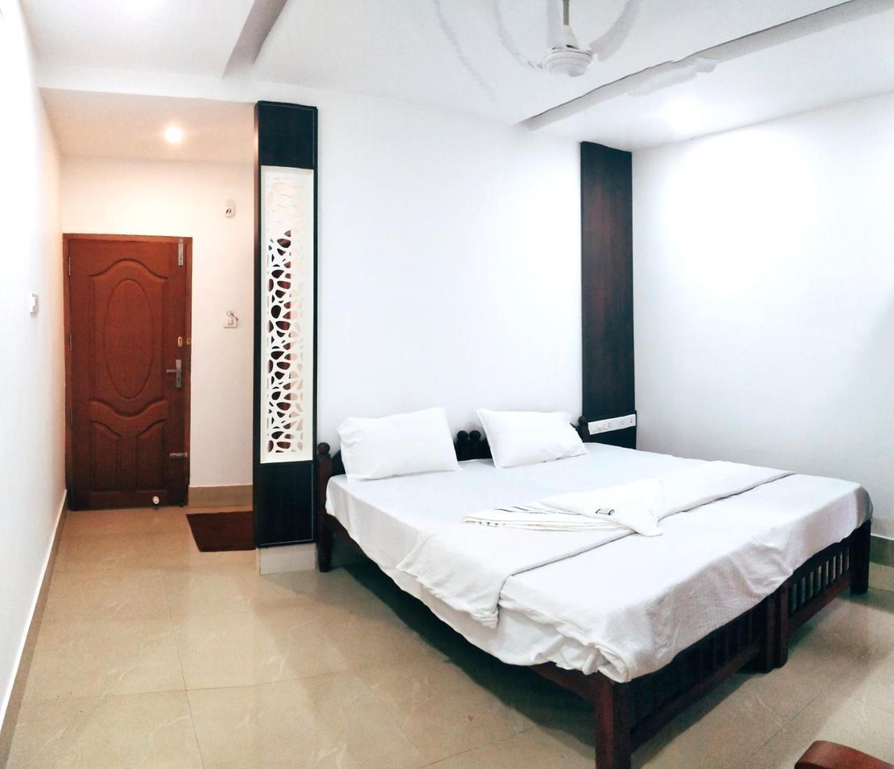 Prajapuri Hotel Thrissur Экстерьер фото